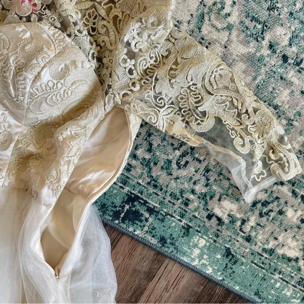 NWT Chi Chi London Gold Retro Formal Dress Gown Size 6 Floral Lace Sweetheart - Picture 14 of 16